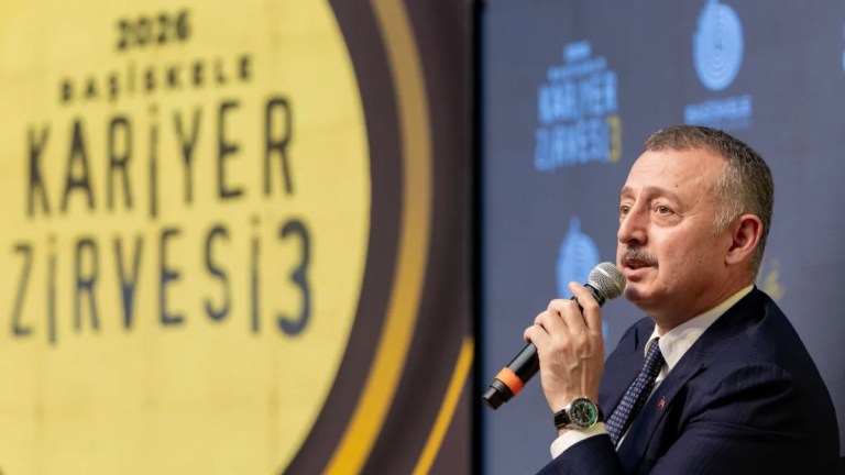 Büyükakın gençlere seslendi: Hata yapmaktan korkmayın