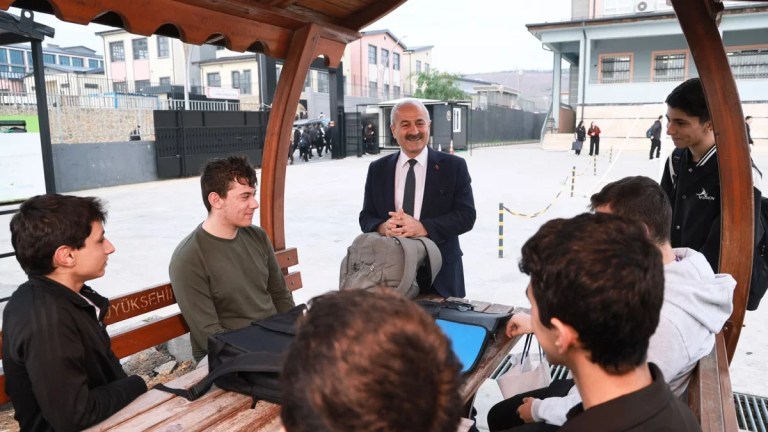 Büyükgöz haftaya okul ziyaretleriyle başladı