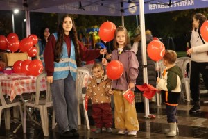 Cumhuriyet coşkusu Kartepe Meydanı’na taştı