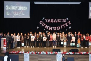 Cumhuriyetin 103. yılı Çayırova’da kutlandı