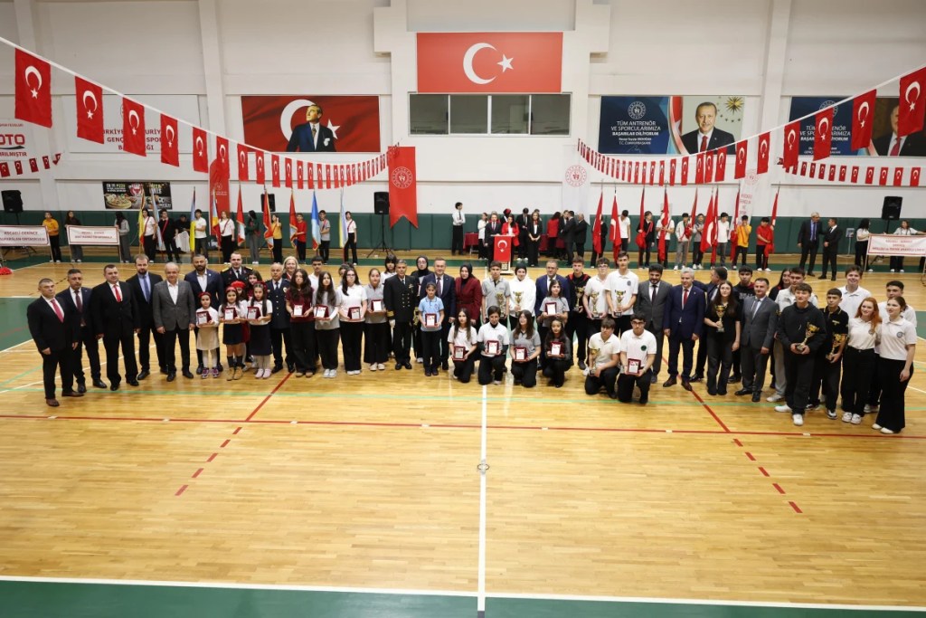 Derince'de 103. yıl coşkusu yaşandı