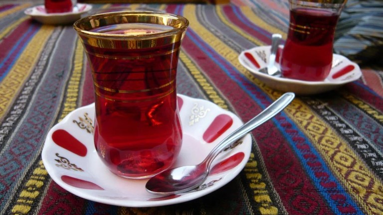 Düzenli çay tüketimi damar sağlığını koruyor