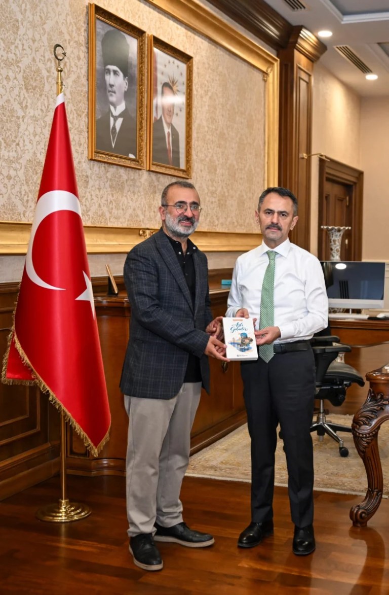 Gazeteci Dalgalan'dan Vali Aktaş'a Kitap Ziyareti