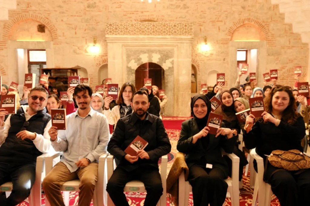 Gençler Eskişehir'i edebiyatla keşfetti