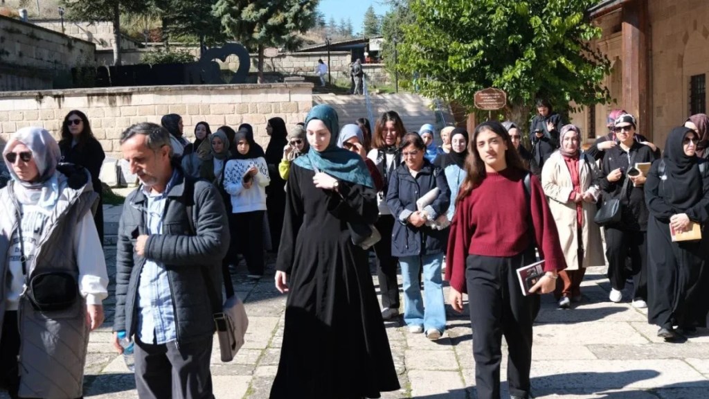 Gençler Eskişehir’i edebiyatla keşfetti