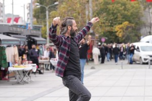 İzmit Kent Meydanı’nda 41 kişiyle zeybek sürprizi