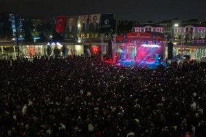 İzmit’te Sagopa Kajmer ile Cumhuriyet coşkusu