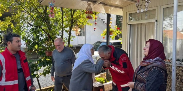 Kartepe’de sel mağdurlarına destek sürüyor