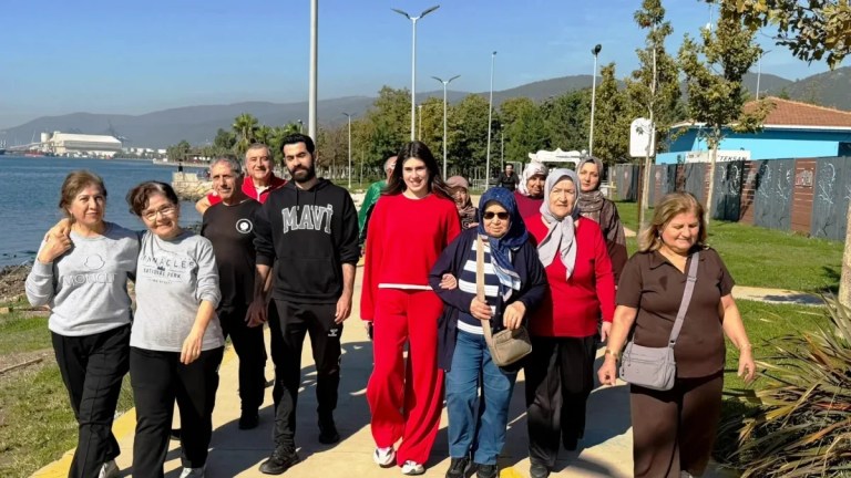 Körfez’de yaşlılar egzersiz saatinde buluşuyor