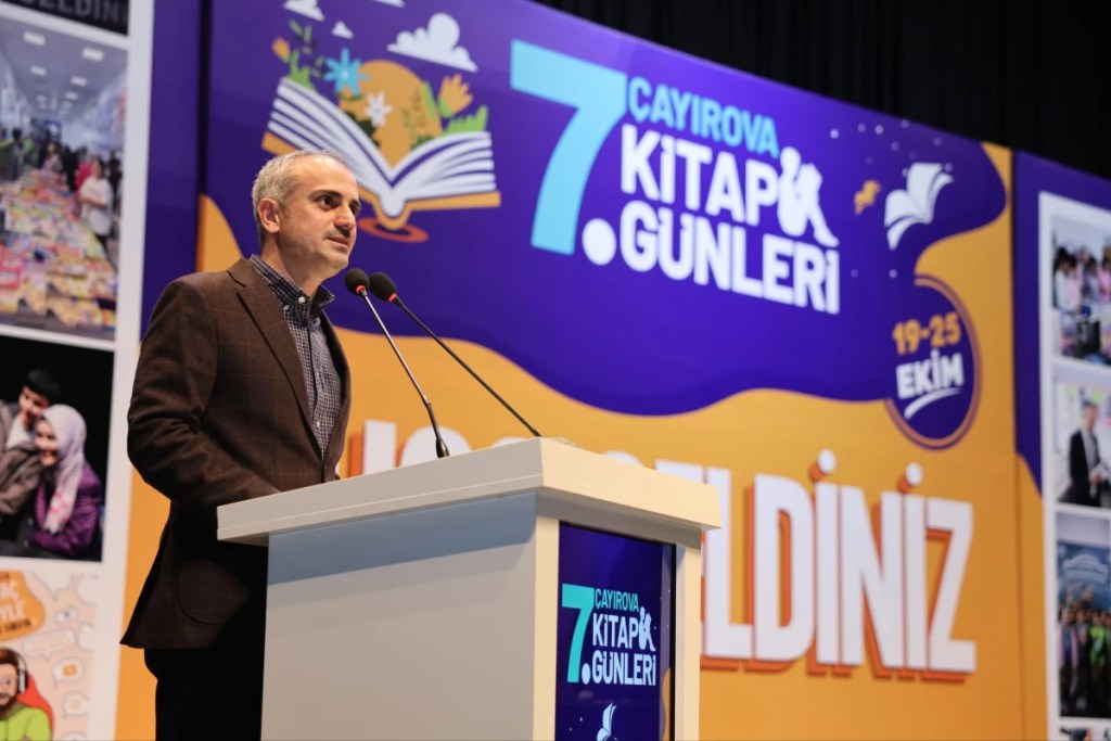 Oytun Erbaş Çayırova Kitap Günleri'ne konuk oldu - 3. görsel