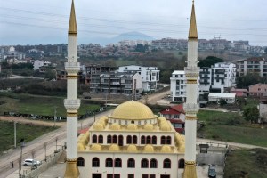 Riskli minareler çelik sistemle yenileniyor